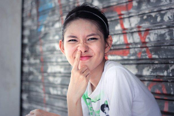 Thùy Dương ghi điểm với khán giả bởi nụ cười tươi khi chia tay cuộc thi