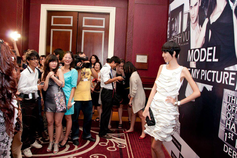 Thùy Dương khoe đầu mới trong buổi ra mắt đĩa đơn của siêu mẫu Hà Anh