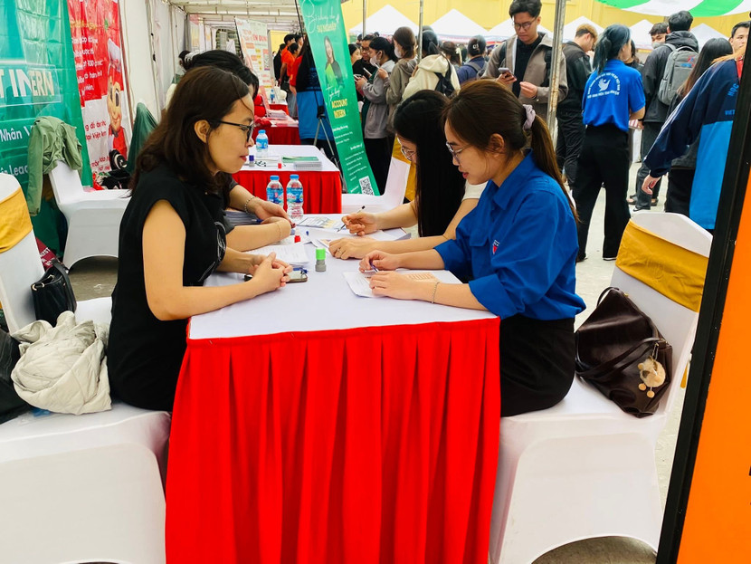 Hoạt động tư vấn, tuyển dụng tại Ngày hội việc làm