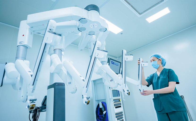 Robot Da Vinci Xi hiện đại nhất Đông Nam Á được ứng dụng trong hơn 120 loại phẫu thuật phức tạp ở nhiều chuyên khoa.