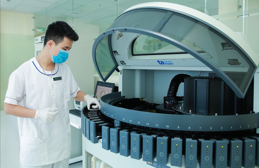 Máy xét nghiệm hóa mô miễn dịch và lai tại chỗ huỳnh quang gắn màu (ISH) Bench Mark Ultra của Ventana (Mỹ) giúp phát hiện, phân biệt nhiều loại ung thư.