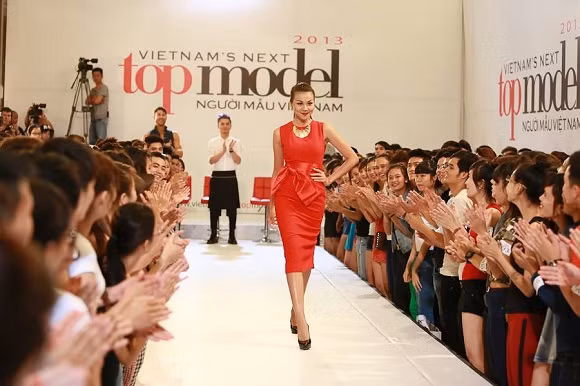 Top model lên sóng: Khen ít, chê nhiều! ảnh 1