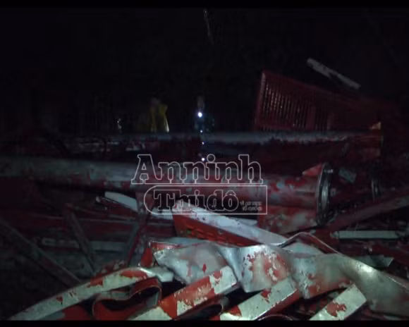 Quảng Bình: Tan hoang sau bão số 10 ảnh 10