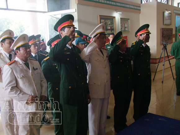 Những người cuối cùng được vào viếng Đại tướng Võ Nguyên Giáp ảnh 18 Những người cuối cùng được vào viếng Đại tướng Võ Nguyên Giáp ảnh 18