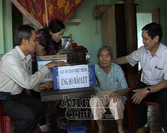 Nhiều đoàn công tác của Bộ Y tế về làm việc tại Quảng Bình ảnh 1