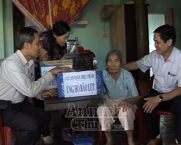 Nhiều đoàn công tác của Bộ Y tế về làm việc tại Quảng Bình ảnh 1