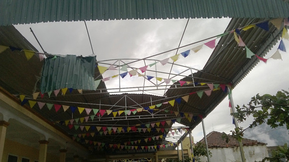 Hàng nghìn ngôi nhà tốc mái, 18 người bị thương do bão ảnh 2