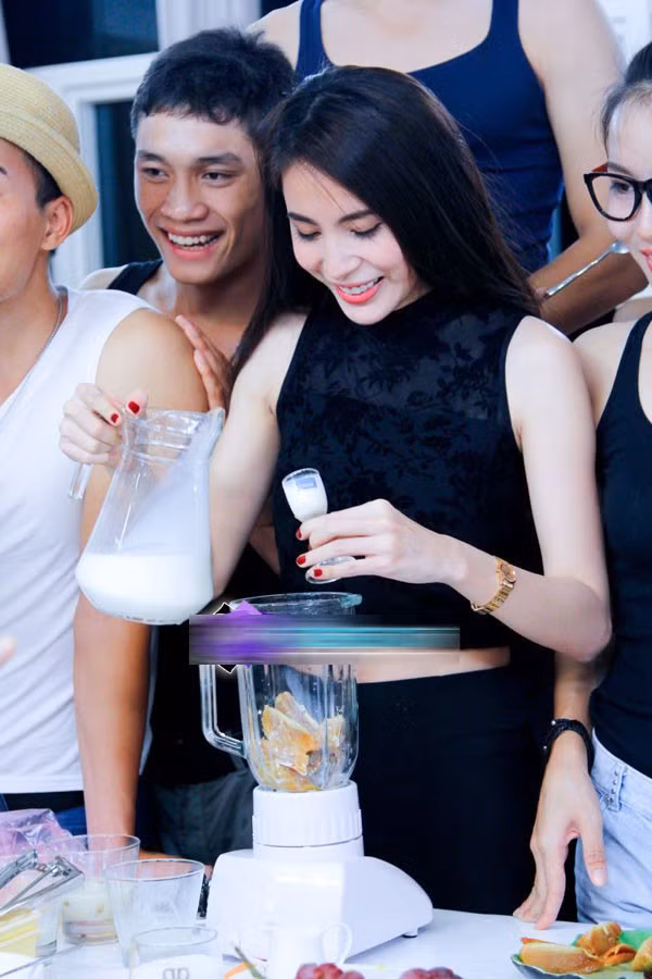 Thí sinh Next top suýt khóc vì Thủy Tiên ảnh 3