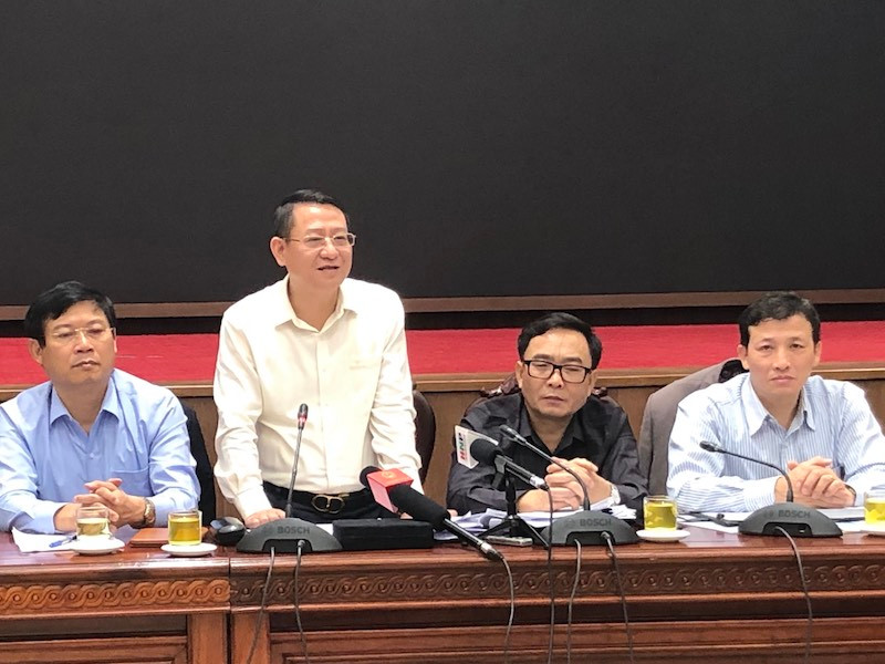 Chủ tịch UBND huyện Mê Linh Hoàng Anh Tuấn thông tin tại hội nghị