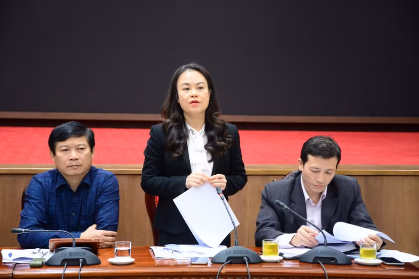 Phó Chủ tịch UBND quận Bắc Từ Liêm Nguyễn Thị Nắng Mai thông tin tại hội nghị Phó Chủ tịch UBND quận Bắc Từ Liêm Nguyễn Thị Nắng Mai thông tin tại hội nghị