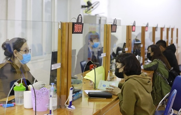 Người lao động làm thủ tục nhận trợ cấp thất nghiệp