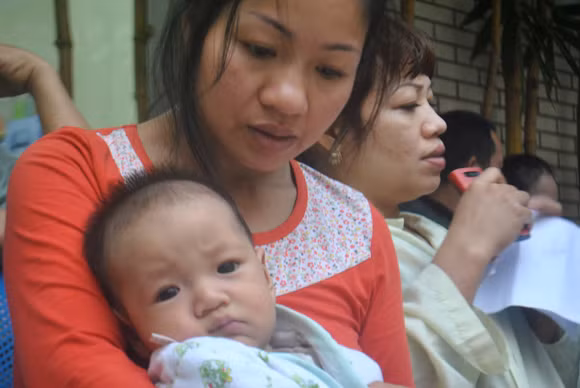 Mong bạn đọc chung tay cứu sự sống mong manh của bé 6 tháng tuổi ảnh 2