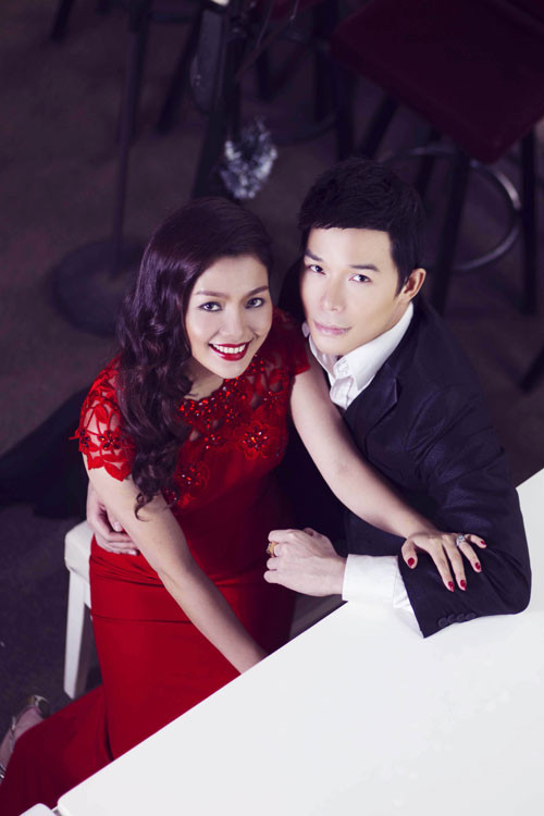 Ngọc Anh diện váy đỏ gợi cảm, tình tứ bên "đối thủ" ảnh 4