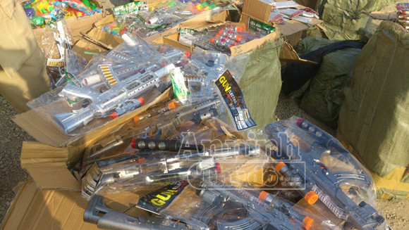 Xe khách Bắc Nam chở đầy pháo, súng điện ảnh 3