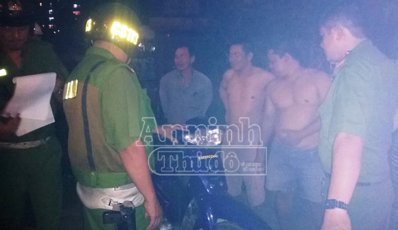 Cướp giật giỏ xách, lao cả xe máy xuống hố khi bị nạn nhân truy đuổi ảnh 1