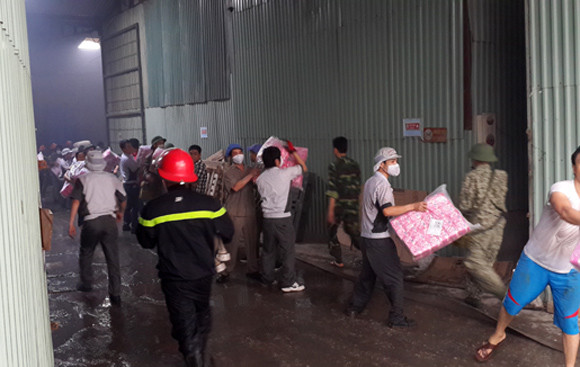 Toàn cảnh đám cháy lớn xảy ra tại công ty Diana ảnh 10