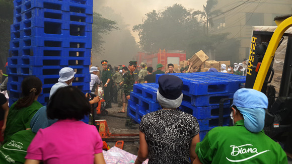 Toàn cảnh đám cháy lớn xảy ra tại công ty Diana ảnh 6