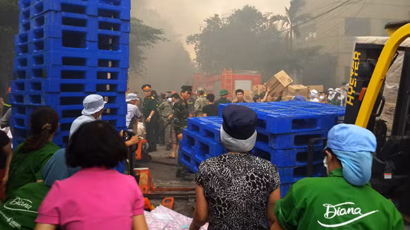 Toàn cảnh đám cháy lớn xảy ra tại công ty Diana ảnh 6