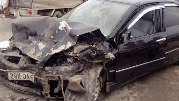 Tai nạn liên hoàn nghiêm trọng trên cầu Thăng Long ảnh 1