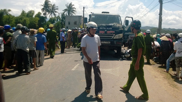 Xe chở cát tông 2 người thiệt mạng ảnh 1