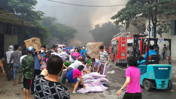 Toàn cảnh đám cháy lớn xảy ra tại công ty Diana ảnh 5