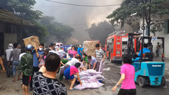 Toàn cảnh đám cháy lớn xảy ra tại công ty Diana ảnh 5