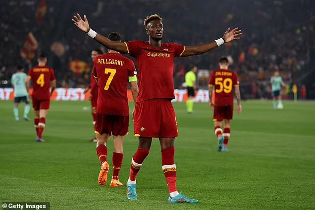 Tammy Abraham ghi bàn đưa AS Roma vào chung kết
