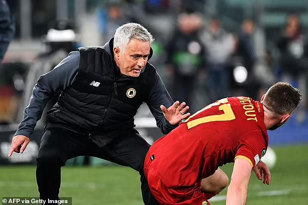 Jose Mourinho lập kỷ lục cùng AS Roma