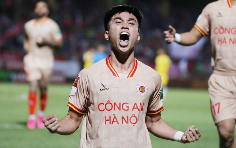 Lê Văn Đô tiếp tục tỏa sáng trong màu áo CAHN Lê Văn Đô tiếp tục tỏa sáng trong màu áo CAHN