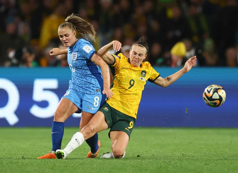 Australia (áo vàng) không thể làm nên bất ngờ trước Anh Australia (áo vàng) không thể làm nên bất ngờ trước Anh