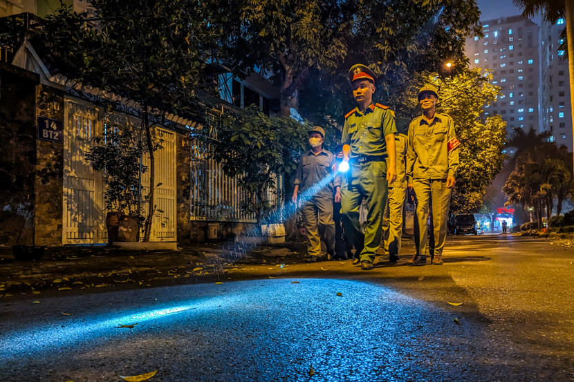 Những bước chân lặng lẽ vẫn tuần tra khép kín địa bàn 24/24h canh giấc ngủ cho nhân dân Những bước chân lặng lẽ vẫn tuần tra khép kín địa bàn 24/24h canh giấc ngủ cho nhân dân