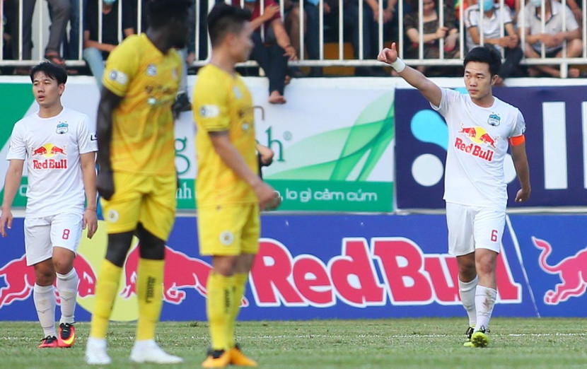 Xuân Trường ghi tuyệt phẩm sút xa cho HAGL