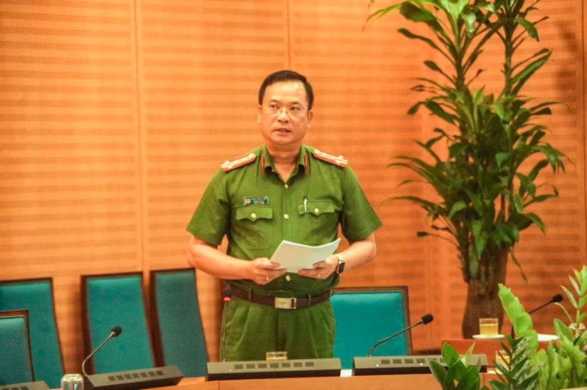 Đại tá Phạm Trung Hiếu, Trưởng Phòng Cảnh sát PCCC và CNCH - CATP Hà Nội báo cáo tại hội nghị