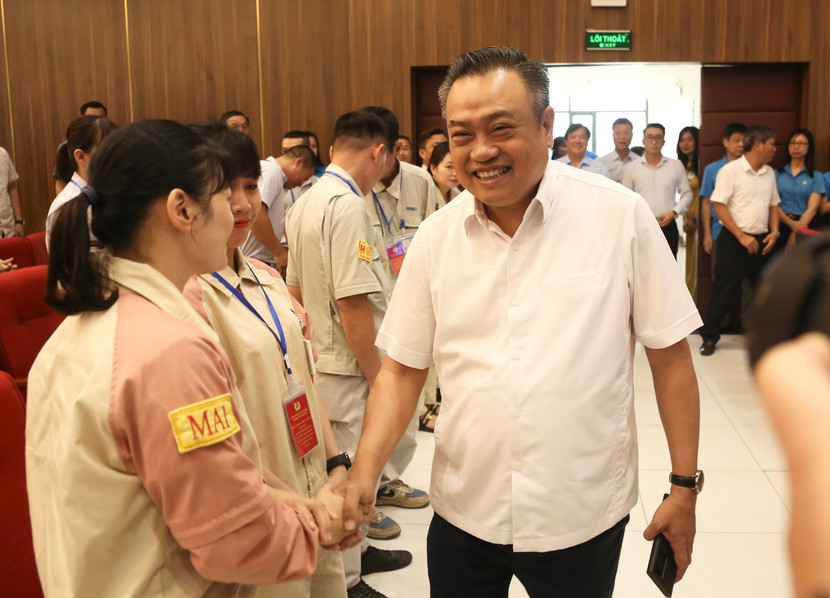 Chủ tịch UBND TP Hà Nội Trần Sỹ Thanh đối thoại với công nhân, người lao động Thủ đô năm 2024 Chủ tịch UBND TP Hà Nội Trần Sỹ Thanh đối thoại với công nhân, người lao động Thủ đô năm 2024