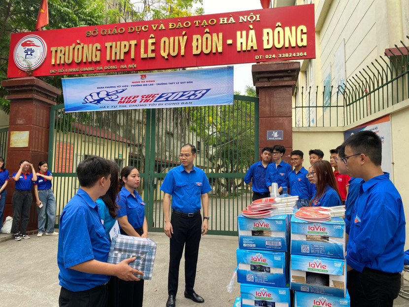 Hơn 3.000 tình nguyện viên Thủ đô tiếp sức thí sinh thi vào 10 ảnh 1