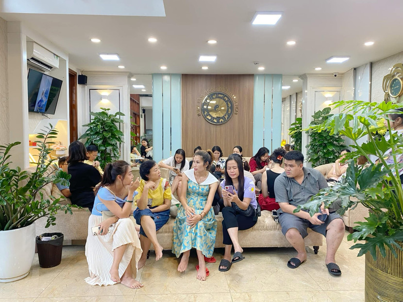 Chất lượng dịch vụ vượt trội cùng sự tư vấn tận tâm đã giúp Hạnh Nghi thu hút một lượng lớn khách hàng mỗi ngày