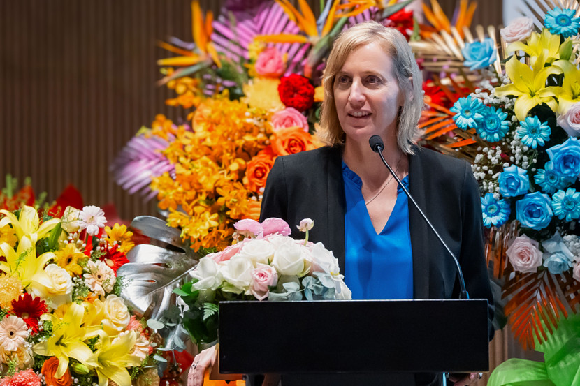 Bà Susan Burns, Tổng lãnh sự Hoa Kỳ đánh giá quan hệ hợp tác giữa VNVC đánh dấu một cột mốc quan trọng trong quan hệ đối tác ngày càng phát triển giữa Hoa Kỳ và Việt Nam. Ảnh: Hữu Luận Bà Susan Burns, Tổng lãnh sự Hoa Kỳ đánh giá quan hệ hợp tác giữa VNVC đánh dấu một cột mốc quan trọng trong quan hệ đối tác ngày càng phát triển giữa Hoa Kỳ và Việt Nam. Ảnh: Hữu Luận