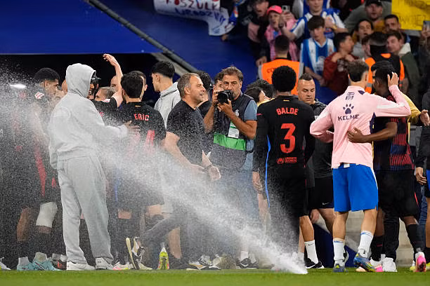 Barca chưa thể ăn mừng tưng bừng lên ngôi La Liga vì bị Espanyol chơi xấu