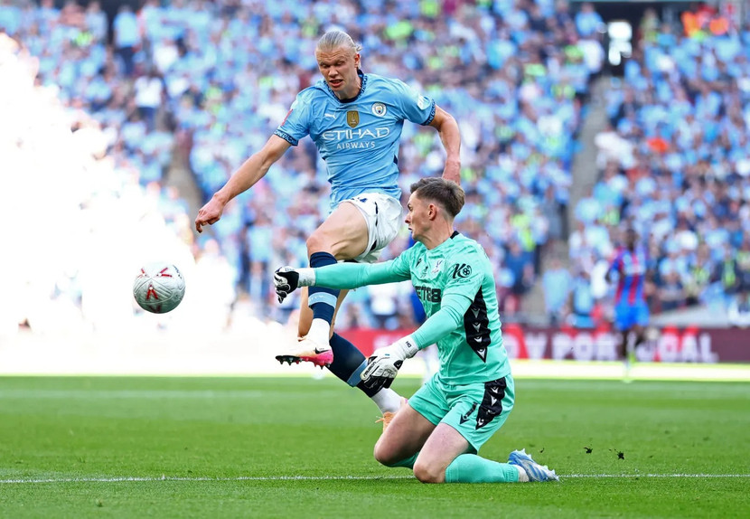 Haaland trong một pha bỏ lỡ