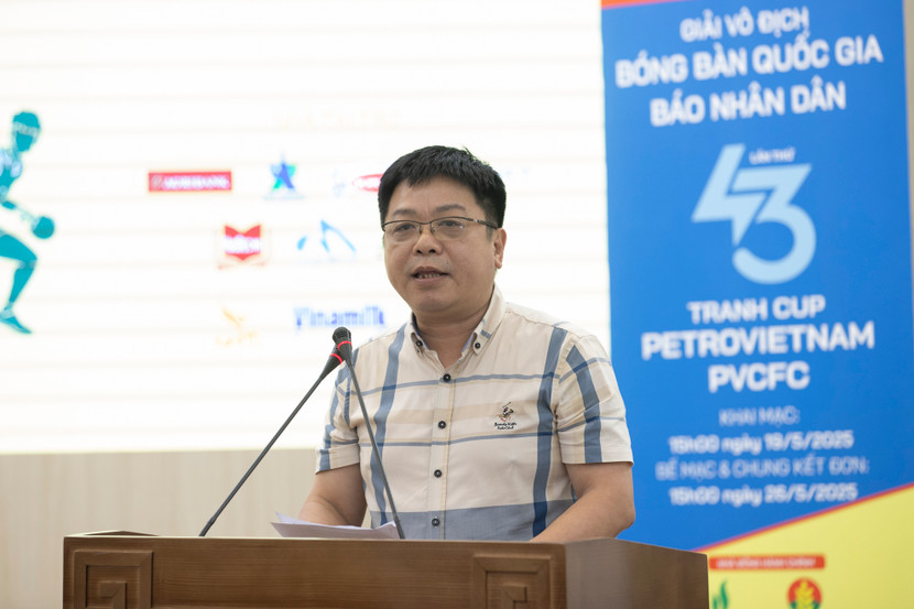 Nhà báo Quế Đình Nguyên, Phó Tổng biên tập Báo Nhân Dân phát biểu tại họp báo Nhà báo Quế Đình Nguyên, Phó Tổng biên tập Báo Nhân Dân phát biểu tại họp báo