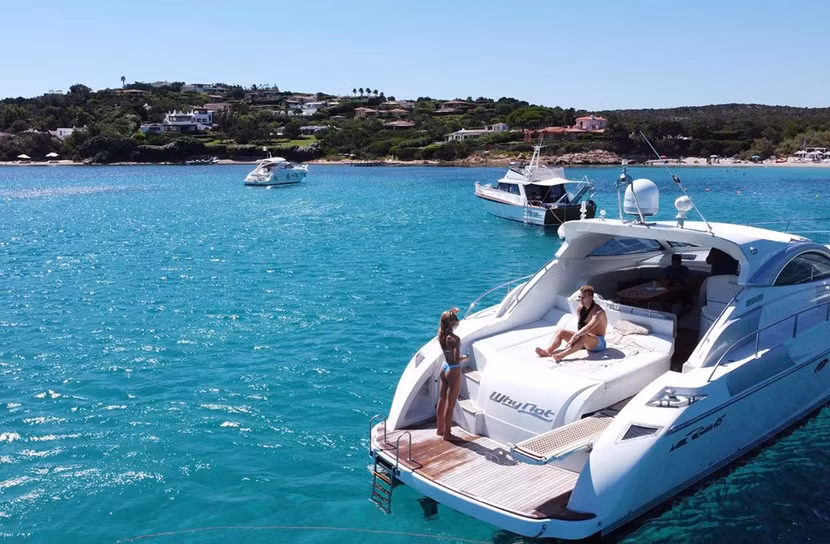 Chiếc du thuyền nhỏ của trung vệ Hà Lan