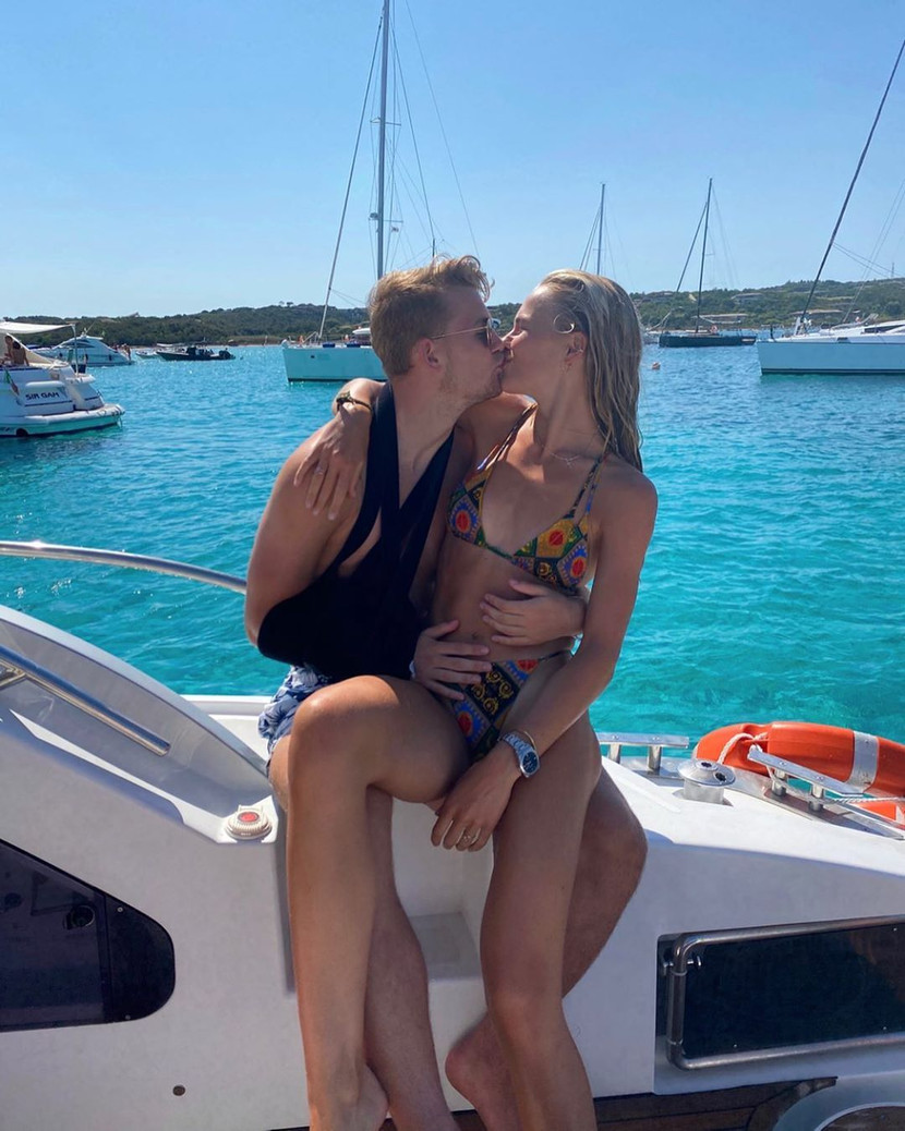 De Ligt say đắm hôn bạn gái De Ligt say đắm hôn bạn gái