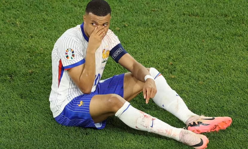Mbappe phải nhập viện khẩn cấp