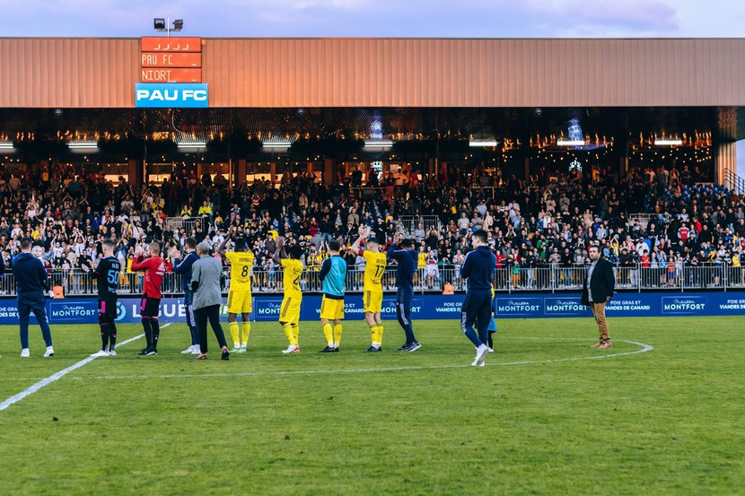 Sân nhà của Pau chỉ có sức chứa 4000 khán giả Sân nhà của Pau chỉ có sức chứa 4000 khán giả