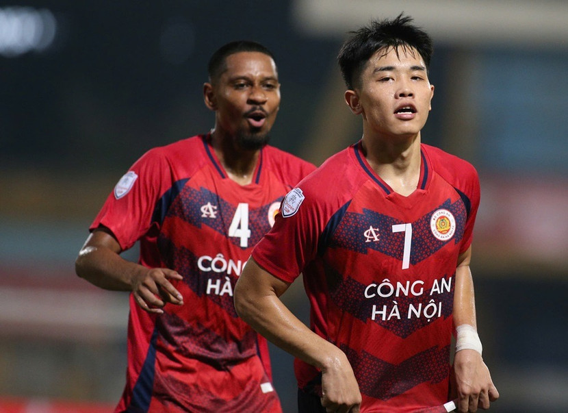 Đình Bắc ghi bàn đầu tiên cho CAHN Đình Bắc ghi bàn đầu tiên cho CAHN