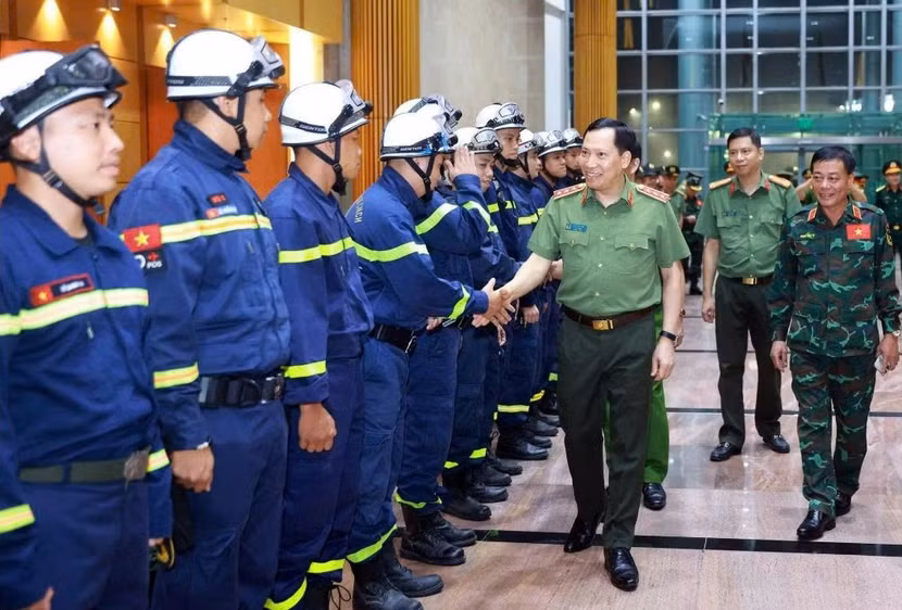 thu-truong-le-van-tuyen-tien-doi-cuu-nan-cuu-ho-bo-cong-an-len-duong-thuc-hien-nhiem-vu-tai-venezuela.jpg