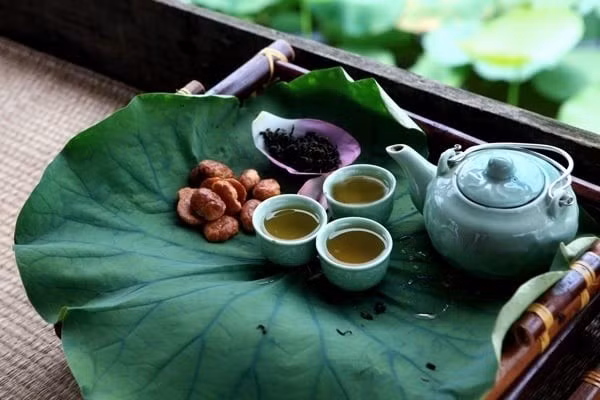 1562231436-tra-sen-ho-tay.jpg