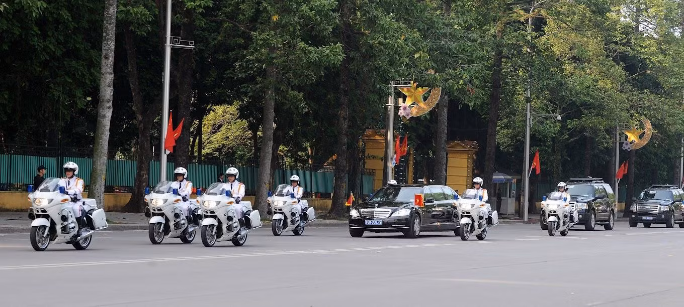 Lực lượng Công an nhân dân góp phần giữ vững ổn định chính trị, tạo môi trường hòa bình, ổn định, an ninh, an toàn phục vụ phát triển kinh tế - xã hội, hoạt động đối ngoại của Đảng, ngoại giao của Nhà nước (Ảnh: Đinh Tuấn Anh)