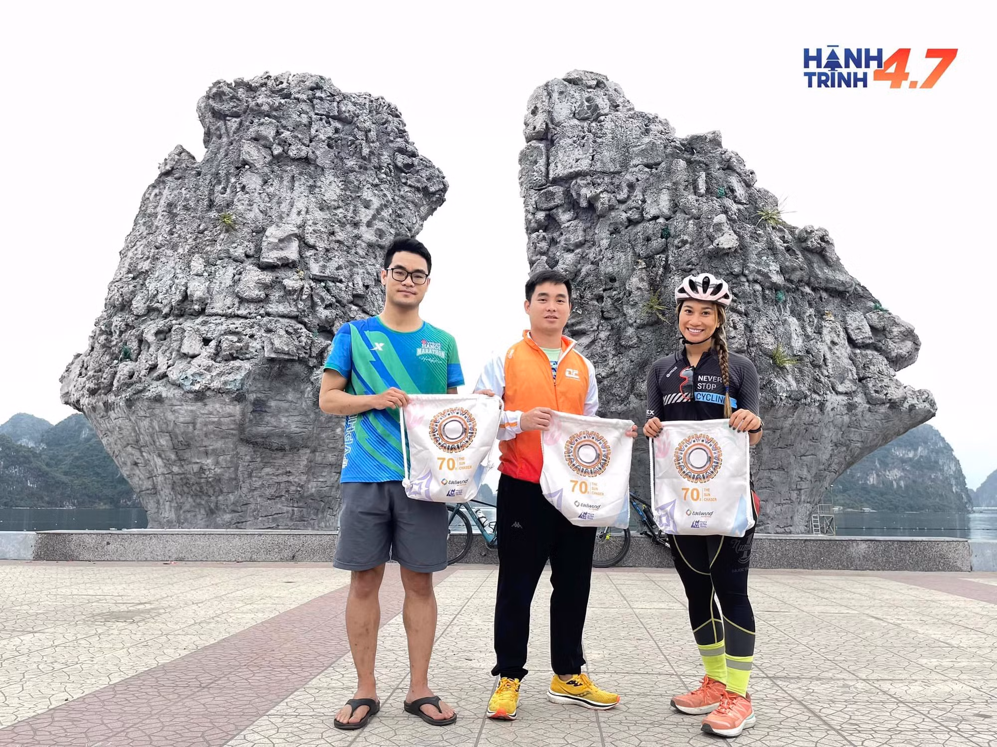 Những món quà được trao đến tay các thành viên cộng đồng chạy ở Quảng Ninh đã tham gia đổi rác thải nhựa Những món quà được trao đến tay các thành viên cộng đồng chạy ở Quảng Ninh đã tham gia đổi rác thải nhựa