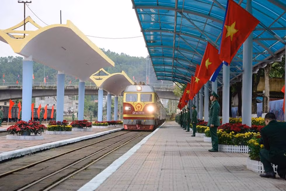 [Cập nhật] Chủ tịch Triều Tiên Kim Jong-un tạm biệt Việt Nam, lên siêu tàu bọc thép về nước ảnh 7